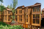 Old Hundred includes free on-site free parking and free Wi-Fi